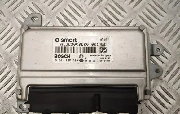 Smart ForTwo II Engine control unit/module A1329000200 0261S05709