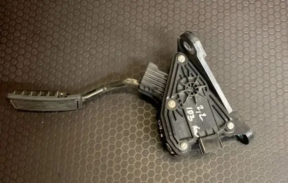 Honda CR-V Accelerator throttle pedal JM14B