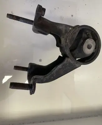 Toyota Avensis T250 Engine mount bracket