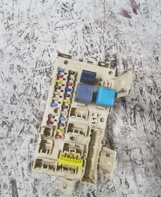 Toyota Avensis T250 Fuse module