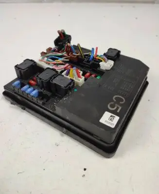 Nissan Qashqai Fuse module 284B71KA0D D807 5S0JJ01C7