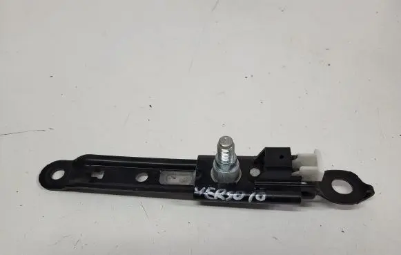 Toyota Verso Seat belt height adjuster 