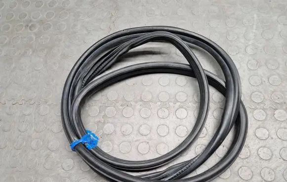 BMW X3 E83 Rubber seal rear door 3331677