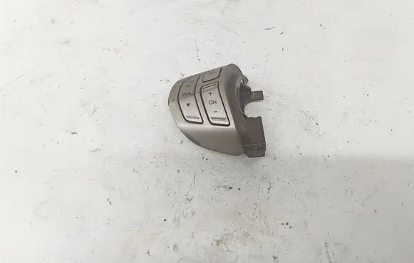 Steering wheel buttons/switches