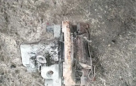 Ford Kuga II Rear brake caliper
