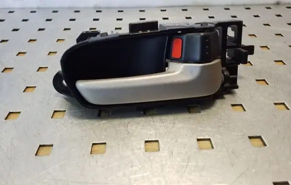 Suzuki Grand Vitara II Rear door interior handle