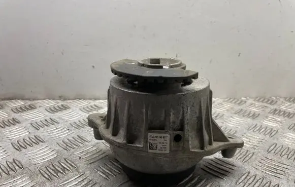 Mercedes-Benz C W205 Engine mount bracket A2052406617