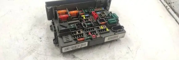 BMW 3 E90 E91 Fuse module 106887 9119446
