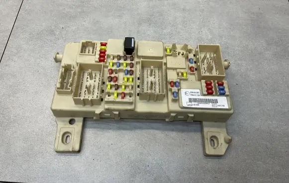 Ford Kuga I Fuse module 7M5T14A073JG