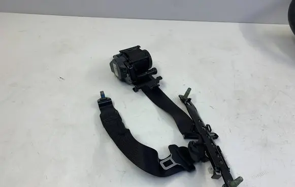 Chrysler 300C Front seatbelt p1hz07dx9ac