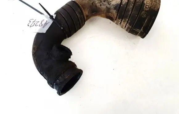 Audi A4 S4 B5 8D Intercooler hose/pipe 8d0129615a