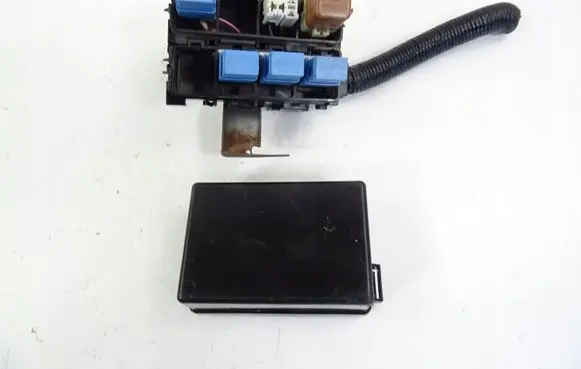 Nissan Pulsar Fuse module 243821KN0A