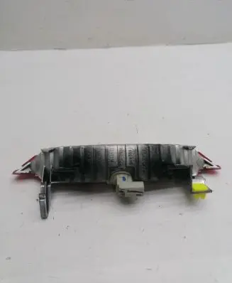 Toyota Yaris Third/center stoplight 52023