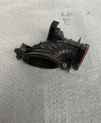 Mercedes-Benz CLS W257 Air intake duct part A6560900137