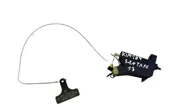 Hyundai Santa Fe Fuel tank cap lock