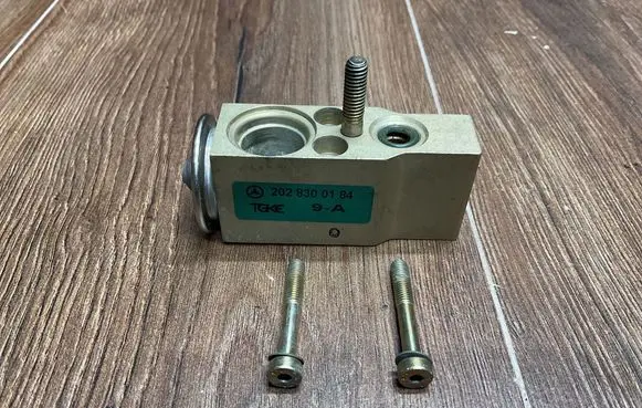 Mercedes-Benz SL R129 Air conditioning (A/C) expansion valve 2028300184