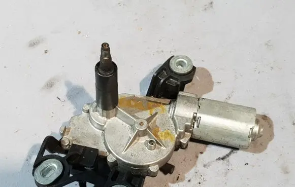 Volkswagen Golf V Rear window wiper motor 