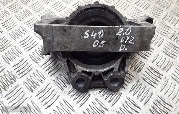 Volvo S40 Engine mount bracket