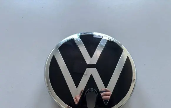 Volkswagen Amarok II Manufacturer badge logo/emblem N1XBE42550AC