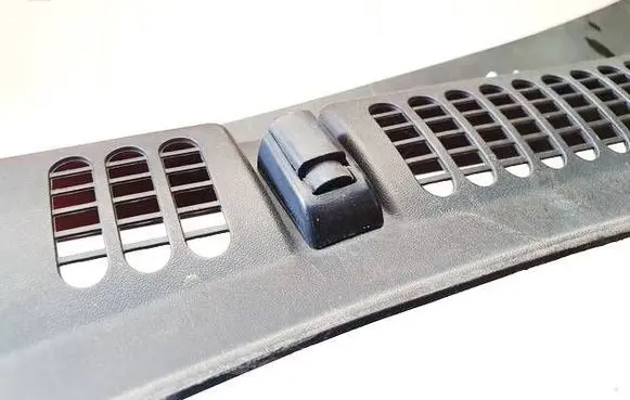 Skoda Octavia Mk2 (1Z) Windshield washer spray nozzle 