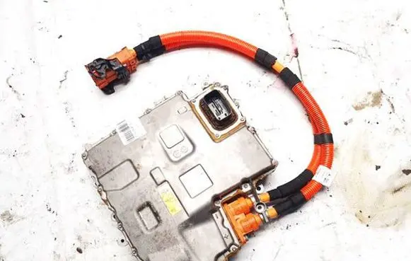 Voltage converter inverter
