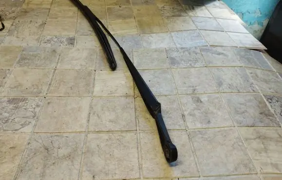 Opel Zafira A Windshield/front glass wiper blade 90582557LH