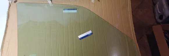 Mercedes-Benz E W124 Front door vent window glass four-door A1247201518 90501140