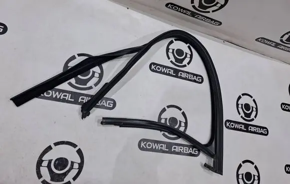 Mercedes-Benz GLS X167 Front door rubber seal A1677251300