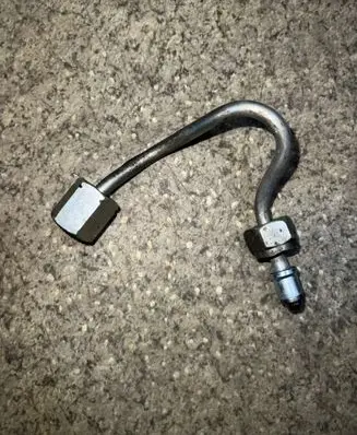 BMW 5 F10 F11 Fuel injector supply line/pipe 13538506542