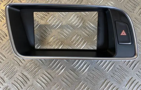 Radio/GPS head unit trim