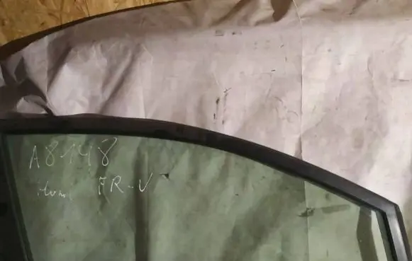 Honda FR-V Front door window glass four-door