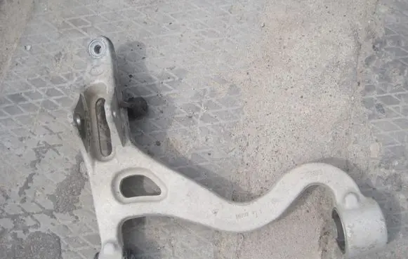 Jaguar S-Type Front lower control arm/wishbone