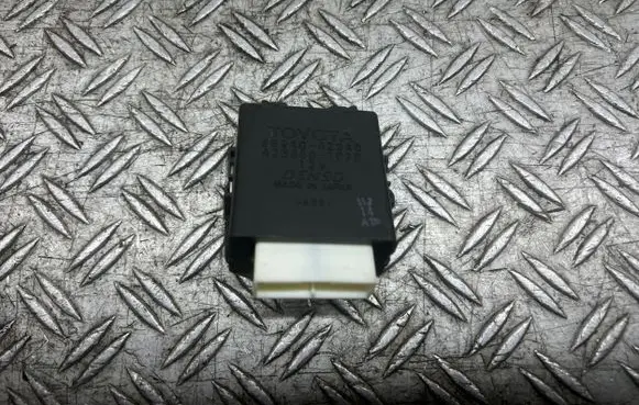 Toyota Auris 150 Window wiper relay 8594002040