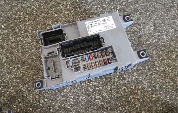 Peugeot Bipper Fuse module 01363580080