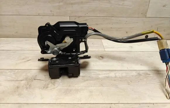Toyota Corolla Verso E121 Tailgate/trunk/boot lock/catch/latch 