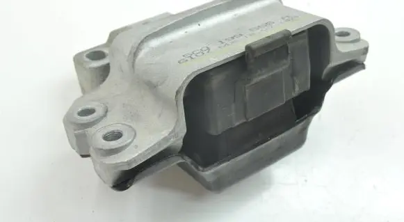 Volkswagen Jetta VI Engine mount bracket 1K0199555