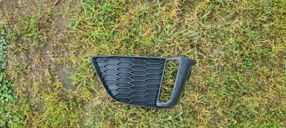 Honda CR-V Front bumper lower grill 71108