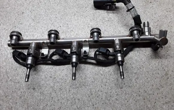 Chevrolet Camaro Fuel injectors set 12634125 12634126 12633593
