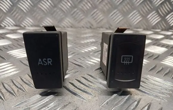 Volkswagen PASSAT B5.5 Windscreen/window heater switch 3B0959621C