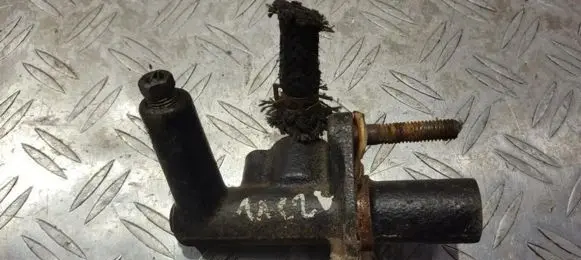 Mazda 626 Clutch master cylinder