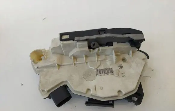 Volkswagen Amarok Front door lock 5N1837015E