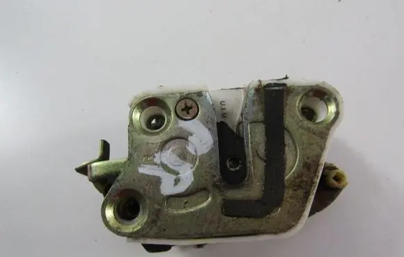 Chevrolet Matiz Front door lock 