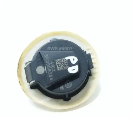 Volkswagen Golf VI Airbag deployment crash/impact sensor 5K0959354 5WK44007