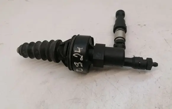 Clutch slave cylinder