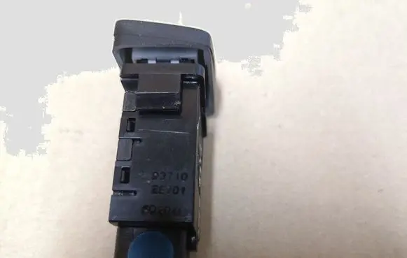 Hyundai Tucson JM Windscreen/window heater switch 937102E901