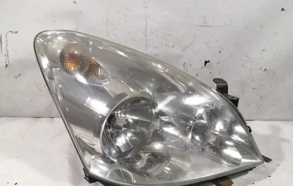 Toyota Corolla Verso AR10 Headlight/headlamp