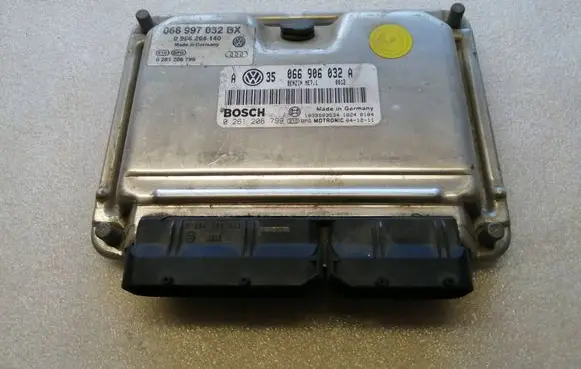 Volkswagen Golf IV Engine control unit/module 066906032A 0261206799 1039S03534