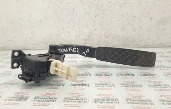 Volkswagen Touareg I Accelerator throttle pedal 7L0723507D
