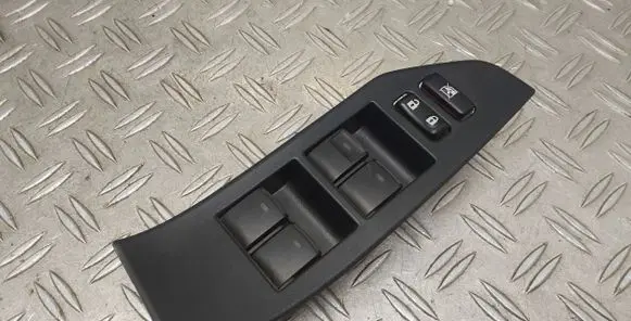 Toyota Verso Electric window control switch 8404005020