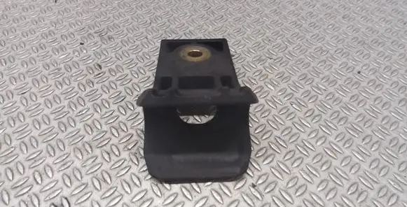 Opel Meriva B Radiator mount bracket 13262692